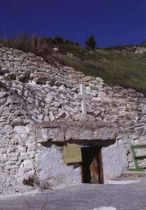 Ασκητήριο - Σπήλαιο Αγίων Πατέρων Πάνω Αρχιμανδρίτα Πηγή: Ιερά Αρχιεπισκοπή Κύπρου