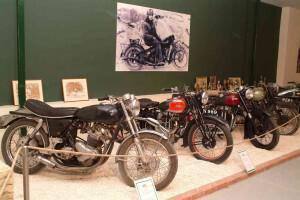 Εκθέματα Μουσείου Κλασικής Μοτοσικλέτας Πηγή: Μουσείο Κλασικής Μοτοσικλέτας, Кипрский музей классического мотоцикла, 