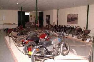 Εκθέματα Μουσείου Κλασικής Μοτοσικλέτας Πηγή: Μουσείο Ιστορικής Μοτοσικλέτας, Кипрский музей классического мотоцикла, 