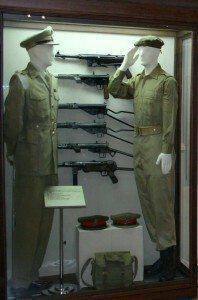 Στολές και οπλισμός της περιόδου 1945-1960
