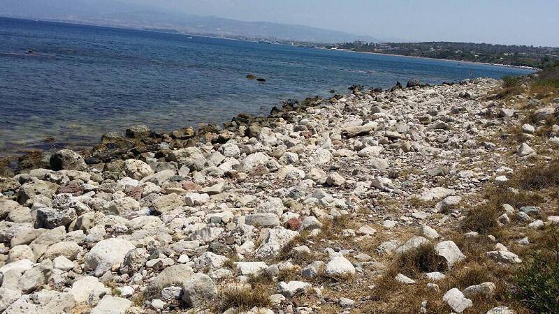 Η παραλία στην περιοχή Πιτίλη, ανατολικά της εκβολής του ποταμού Πλατάνια – Cyprus Highlights