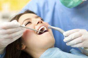 Zητείται Οδοντίατρος - Βράδυ Παραμονής Πρωτοχρονιάς 